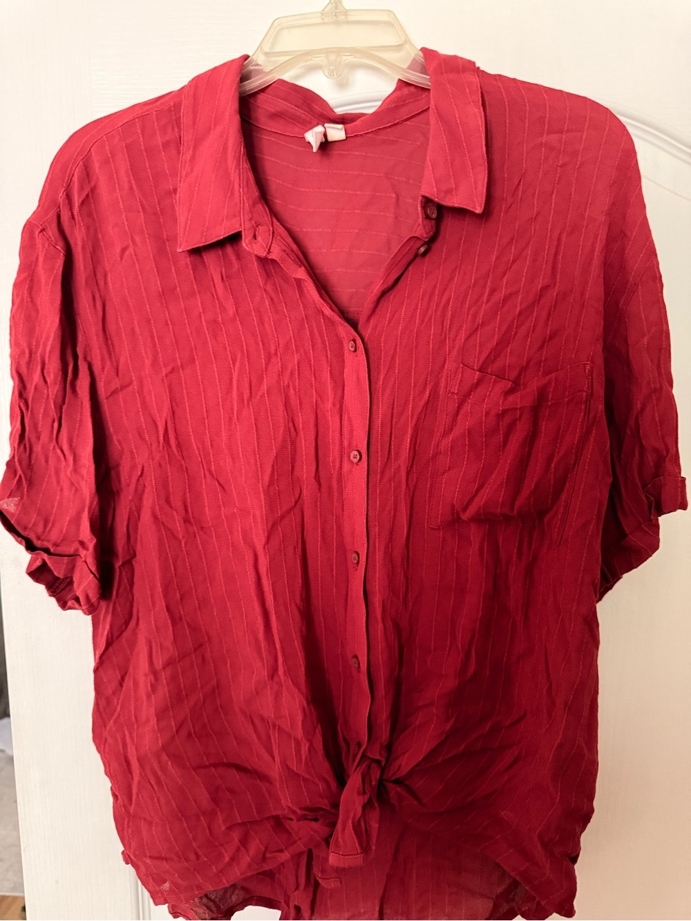 Treasure & Bond Red Button-Front Tie-Hem Shirt